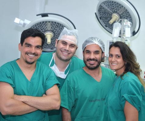 Equipe de cirurgia plástica Dr Moises De Melo. Realizaram as cirurgias: Hidrolipo, lipoescultura de glúteos e mastopexia com prótese. Equipe de cirurgia plástica Dr Moises De Melo. Realizaram as cirurgias: Hidrolipo, lipoescultura de glúteos e mastopexia com prótese.