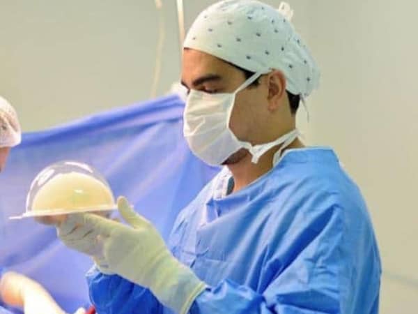 Cirurgia para a troca da prótese de silicone nos seios