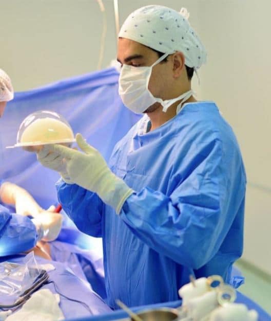 Cirurgia para a troca da prótese de silicone nos seios