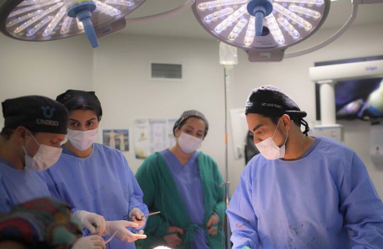 Dr. Moises De Melo Cirurgi&atilde;o pl&aacute;stico barra da tijuca Purnajam