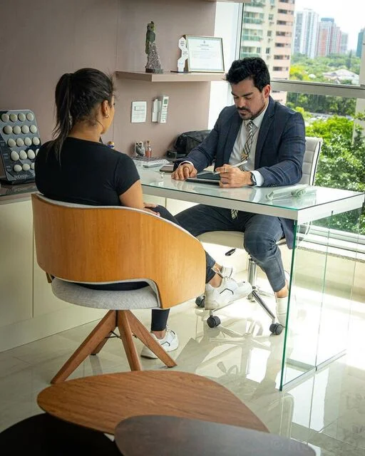 Atendimento na consulta com Dr. Moises De Melo