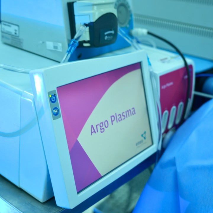 Equipamento Argoplasma original utilizado para estímulo de colágeno e definição corporal na clínica do Dr. Moises de Melo.